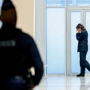 Adèle Haenel a quitté la salle d'audience pour se calmer, après avoir laissé parler sa colère par ces mots "ferme ta gueule" en s'adressant à C.Ruggia - Deuxième jour du procès de C.Ruggia, accusé d'agressions sexuelles sur mineures, dont l'actrice A.Haenel alors âgée entre 12 et 14 ans au moment des faits, devant le tribunal correctionnel de Paris, le 10 décembre 2024.