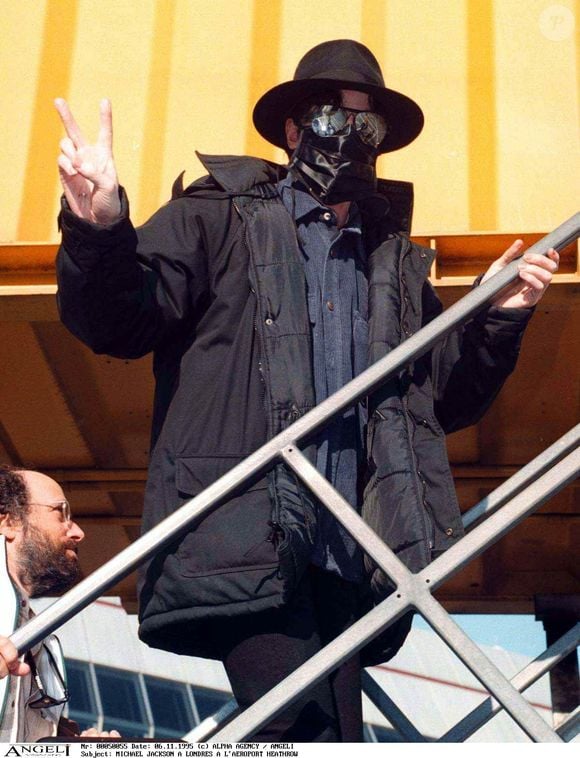 6 novembre 1995, Londres. Arrivée de Michael Jackson à l’aéroport d’Heathrow. © Alpha Agency / Bestimage
