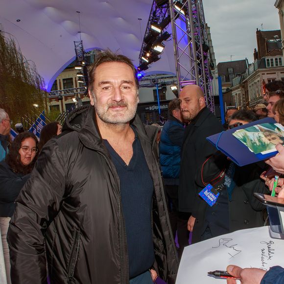 Et voilà que tout à coup, Gilles Lellouche a égayé la vie d'un jeune garçon, qui était pourtant bien triste.

Gilles Lellouche à la présentation de la mini série animée "Asterix et Obelix : le combat des chefs" au Festival Séries Mania à Lille le 23 mars 2025.

© Stéphane Vansteenkiste / Bestimage