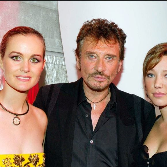 Johnny Hallyday avec sa femme Laeticia et sa fille Laura en 2003
©AGENCE / BESTIMAGE
