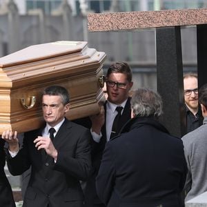 Marius et son frère Romain Colucci lors des obsèques de Véronique Colucci au cimetière communal de Montrouge, le 12 avril 2018. © Agence / Bestimage