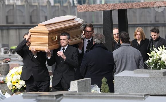 Marius et son frère Romain Colucci lors des obsèques de Véronique Colucci au cimetière communal de Montrouge, le 12 avril 2018. © Agence / Bestimage