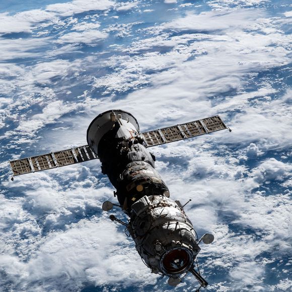 Thomas Pesquet et les aurores australes visibles au-dessus de l'océan Indien depuis la station spatiale internationale, le 26 juillet 2021.