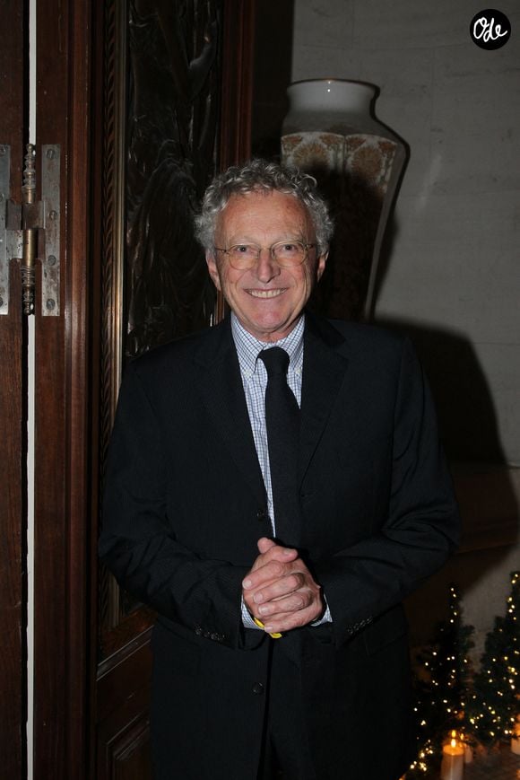 "Ce qui me fait venir à Avignon, c'est l'amour. [...] Le théâtre, c'est l'échange dans la plus belle acception du terme." 

Nelson Monfort lors de la Grande Soirée de Noël HFC (Haute Fragrance Company) au Musée des Arts décoratifs à Paris le 11 décembre 2025.

© Philippe Baldini / Bestimage