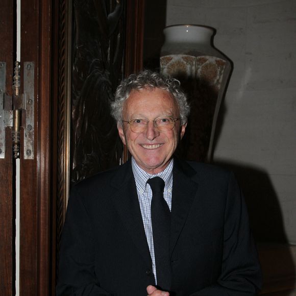 "Ce qui me fait venir à Avignon, c'est l'amour. [...] Le théâtre, c'est l'échange dans la plus belle acception du terme." 

Nelson Monfort lors de la Grande Soirée de Noël HFC (Haute Fragrance Company) au Musée des Arts décoratifs à Paris le 11 décembre 2025.

© Philippe Baldini / Bestimage