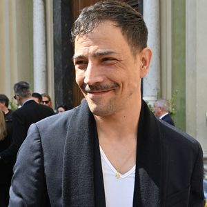 Steevy Boulay - Sorties des obsèques de Loana Petrucciani en la cathédrale Sainte-Réparate à Nice le 10 avril 2026. L’ancienne star de téléréalité a été retrouvée morte dans son appartement niçois par les autorités, le 25 mars dernier. © Bruno Bebert/Bestimage
