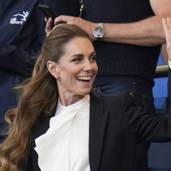 La Princesse de Galles est apparue avec une nouvelle chevelure ce samedi 6 septembre.

La Princesse de Galles prend place dans les tribunes avant la seconde mi-temps du match de poule A de la Coupe du monde féminine de rugby 2025 au Brighton and Hove Albion Stadium, Brighton. Samedi 6 septembre 2025. © Matthews Andrew/PA Photos/ABACA