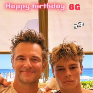 "Il aimerait bien bosser dans le cinéma", a confié le chanteur, rapportant alors les paroles de son fils : "Attendons que je fasse quelque chose et puis après, on verra".

Cameron Smet, le fils de David Hallyday et Alexandra Pastor, fête ses 21 ans.