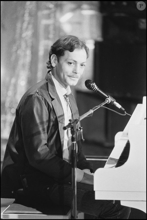 Archives - Patrick Dewaere au piano @AGENCE / BESTIMAGE