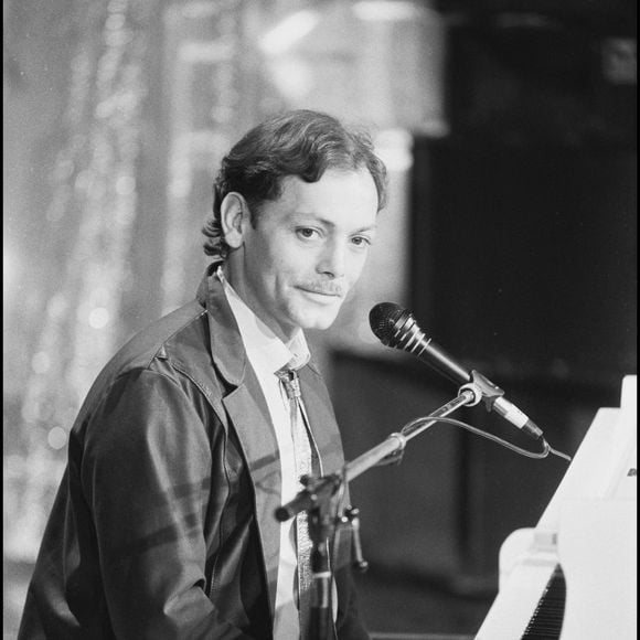 Archives - Patrick Dewaere au piano @AGENCE / BESTIMAGE