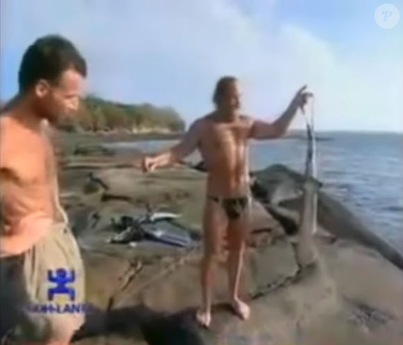 En 2004, le candidat, roi de la survie, avait notamment pêché un requin au collet...

Raphaël avait marqué le jeu d'aventure en pêchant un requin à main nue. Capture TF1.