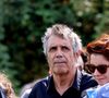 Le chanteur, en tournée pour défendre son dernier album Une vie, s'est confié sur sa longue carrière.

Julien Clerc et sa femme Hélène Grémillon aux obsèques civiles du journaliste Gérard Leclerc au cimetière des Trois-Moutiers à Loudun, dans la Vienne, France, le 24 août 2023; dont son père avait longtemps été le maire et où il avait lui-même siégé au conseil municipal. Le journaliste est mort dans un accident d'avion touristique qui s'est écrasé le 15 août. © Dominique Jacovides/Bestimage