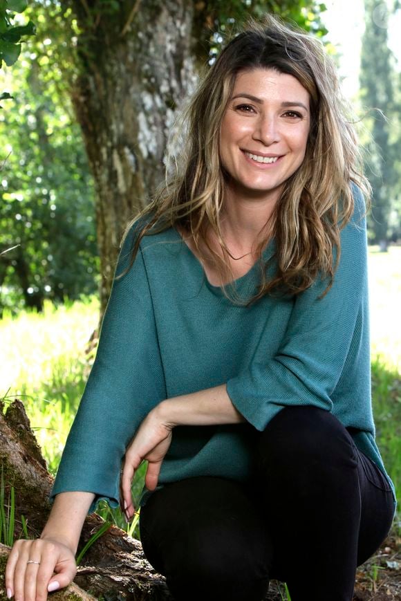 Portrait de Chloé Nabédian lors de la 5ème édition des écrivains chez Gonzague Saint Bris à Chanceaux-Près-Loches le 27 août 2023.

© Cédric Perrin / Bestimage