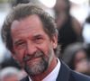 De son côté, Stéphane De Groodt venait tout juste de faire face à la disparition de sa propre mère avant de partir.

Stéphane de Groodt - Montée des marches pour la cérémonie de clôture du 75ème Festival International du Film de Cannes. Le 28 mai 2022
© Giancarlo Gorassini / Bestimage