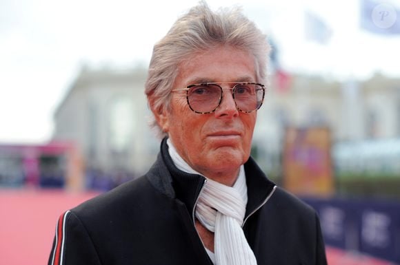 Après une procédure judiciaire entamée en 2012, le tribunal de Versailles a reconnu en 2014 que Dominique Desseigne, alors PDG du groupe Barrière, était bien le père de l’enfant. 

Dominique Desseigne au 45ème Festival du Cinéma Américain de Deauville, le 7 septembre 2019. Agence / Bestimage