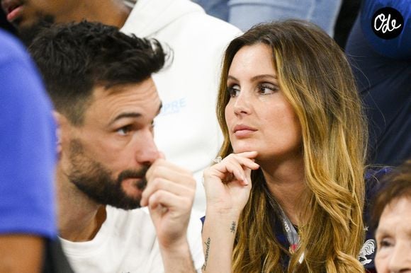 Hugo Lloris et sa femme Marine - People et joueurs en famille dans les tribunes lors du match de demi-finale "France - Maroc" lors de la Coupe du Monde 2022 au Qatar (FIFA World Cup Qatar 2022). © JB Autissier / Panoramic / Bestimage