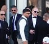 Arrivés ensemble, les deux hommes d'affaires français ont embarqué dans le même bateau pour se rendre à la cérémonie qui compte près de 200 invités.
Francois Pinault et Xavier Niel arrivent au mariage à San Giorgio, Venise, de Jeff Bezos et Lauren Sanchez. Le 27 juin 2025. @Backgrid UK/ Bestimage