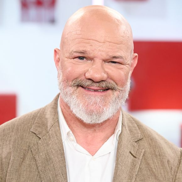 Exclusif - Philippe Etchebest lors de l'enregistrement de l'émission Vivement dimanche au studio Rive gauche, présentée par M.Drucker, diffusée sur France 3 le 17 mai 2026, à Paris, France, le 21 avril 2026. © Guillaume Gaffiot/Bestimage