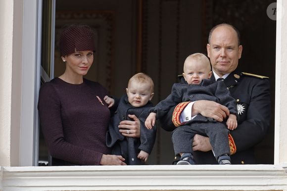 Jacques et Gabriella soufflent leur dixième bougie aujourd'hui...


La princesse Charlene, sa fille la princesse Gabriella, le prince Albert II de Monaco et son fils le prince Jacques - La famille de Monaco au balcon du palais princier lors de la fête nationale monégasque.
Jean-Claude Vinaj / Bestimage