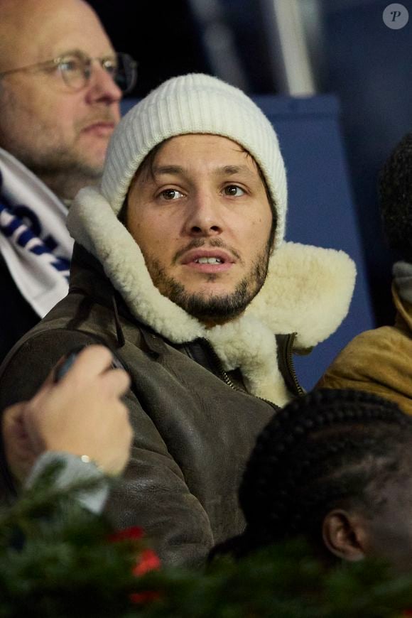 Vianney - Célébrités dans les tribunes du match de Ligue 1 McDonald's opposant le Paris Saint-Germain (PSG) à Lyon (3-1) au Parc des Princes à Paris le 15 décembre 2024. © Cyril Moreau/Bestimage