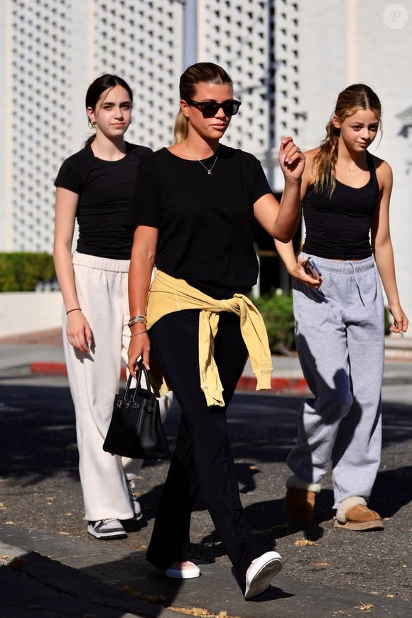 Il y a quelques jours, elle a pourtant partagé de rares images d'elle et de ses amis en plein cœur du célèbre festival de Coachella.

EXCLUSIF - Sofia Richie et sa nièce Harlow à Bevely Hills.
Backgrid USA