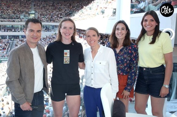 Exclusif - Laurent Luyat, la joueuse Elina Svitolina (femme de G. Monfils), Justine Henin, Alizé Cornet et Inès Lagdiri-Nastasi sur le Plateau de France Télévision lors des Internationaux de France de Tennis de Roland Garros 2026 - Jour 04 à Paris, France le 27 Mai 2026. 

© Bertrand Rindoff/Bestimage