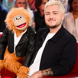 Jeff Panacloc soutenu par ses filles et sa compagne Charlotte

Exclusif - Jeff Panacloc - Enregistrement de l'émission Vivement dimanche au studio Rive Gauche, présentée par M.Drucker.  © Guillaume Gaffiot / Bestimage