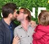 Christophe Beaugrand s'était alors précipité dans la chambre de leur petit garçon pour le protéger en plus d'appeler ses secours. Violemment agressé par les cambrioleurs, son mari aurait été poussé du balcon de leur propriété faisant ainsi une chute de plusieurs mètres.
Christophe Beaugrand, son mari Ghislain Gerin et leur fils Valentin - Soirée d’anniversaire des 5 ans de la marque Joone, sur la péniche La Barge à Issy-les-Moulineaux. Paris, le 30 juin 2022
© Veeren / Bestimage