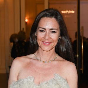 Emmanuelle Boidron (robe bustier en tulle doré plissé griffée Christophe Guillarmé collier et bague Helena Joy) - Photocall du Gala du Coeur au profit de l'association Mécénat Chirurgie Cardiaque dans la salle Gaveau de Paris le 28 mars 2022. © Coadic Guirec/Bestimage