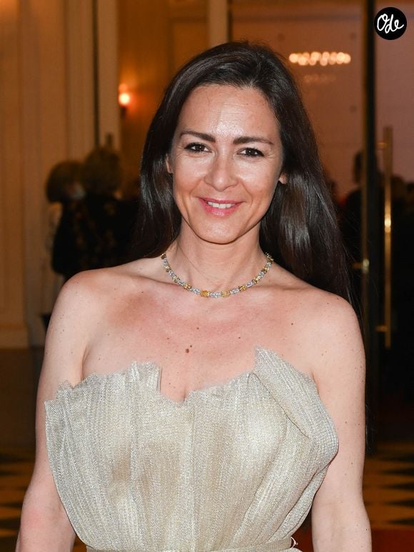 Emmanuelle Boidron (robe bustier en tulle doré plissé griffée Christophe Guillarmé collier et bague Helena Joy) - Photocall du Gala du Coeur au profit de l'association Mécénat Chirurgie Cardiaque dans la salle Gaveau de Paris le 28 mars 2022. © Coadic Guirec/Bestimage