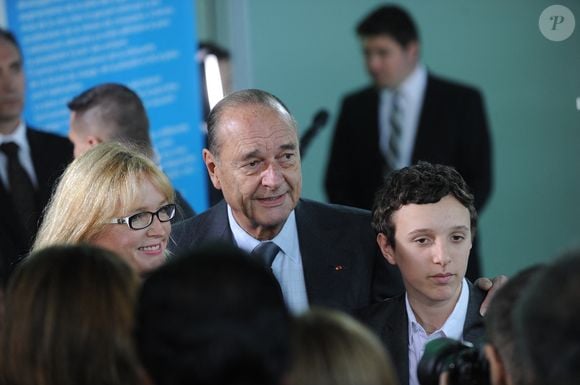 L'ancien président français Jacques Chirac, sa fille Claude Chirac et son fils Martin assistent à la cérémonie au cours de laquelle le président français Nicolas Sarkozy décore Bernadette Chirac de la Légion d'honneur (Chevalier de la légion d'honneur) à la maison Solenn à Paris, France, le 18 mars 2009. Photo by Jacques Witt/Pool/ABACAPRESS.COM