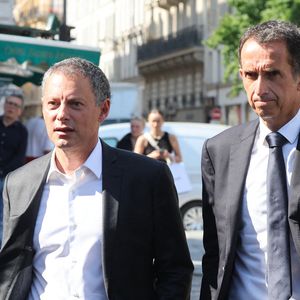 Marc-Olivier Fogiel, Alexandre Bompard - Arrivées aux obsèques de Philippe Labro en l'église de Saint-Germain-des-Prés à Paris le 13 juin 2025. © Dominique Jacovides - Christophe Clovis / Bestimage