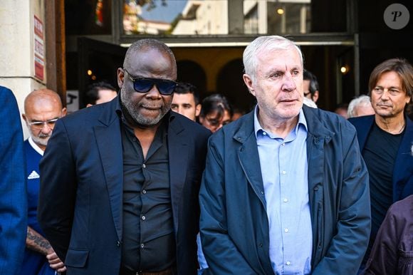 L'ancien joueur de foot reste à jamais attaché à l'histoire de l'OM.

Basile Boli et Luis Fernandez lors de la cérémonie des obsèques de Didier Roustan le 20 septembre 2024 à Cannes, France. Photo par Pascal Della Zuana/Icon Sport/ABACAPRESS.COM