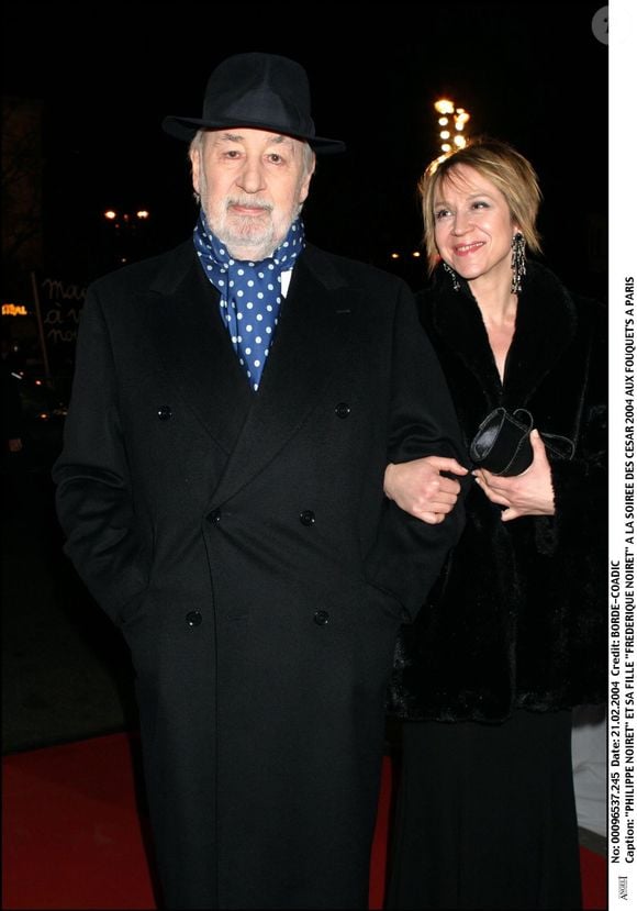 Le célèbre acteur disparu il y a près de 20 ans était un “collectionneur passionné et compulsif”, comme l’indique sa fille Frédérique au Parisien
Archives - Philippe Noiret et sa fille Frédérique Noiret aux Césars en 2004. BORDE-GUIREC / BESTIMAGE