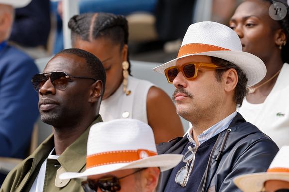 Laurent Lafitte et Omar Sy en tribunes lors des Internationaux de France de Tennis de Roland Garros 2025, à Paris, France, le 7 juin 2025. © Cyril Moreau/Bestimage