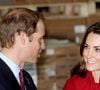 Que font donc les membres de la famille royale une fois que les évènements publics s'achèvent ?
Le prince William, duc de Cambridge, Catherine Kate Middleton, duchesse de Cambridge lors de la visite d' un centre d'urgence de l'Unicef à Copenhague le 2 novembre 2011. Royalportraits Europe/Bernard Rubsamen / Bestimage