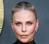 Elle évoque également son usage des applications de rencontres, qu’elle critique vivement, tout en donnant des conseils aux hommes pour éviter certains clichés.
Hollywood, Californie — Première à Los Angeles du film Netflix « The Old Guard 2 » qui s’est tenue au Netflix Tudum Theater le 25 juin 2025 à Hollywood, Los Angeles, Californie, États-Unis. Backgrid USA / Bestimage