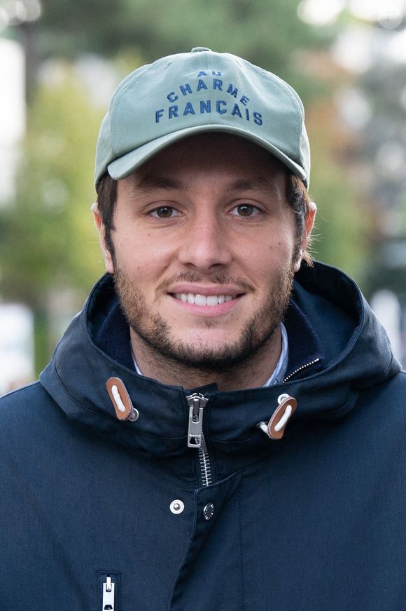 En 10 ans, il a conquis les sommets de la chanson française...

Vianney et sa compagne Catherine Robert assistent aux Internationaux de France 2020 à Roland Garros le 04 octobre 2020 à Paris, France. Photo by Laurent Zabulon/ABACAPRESS.COM