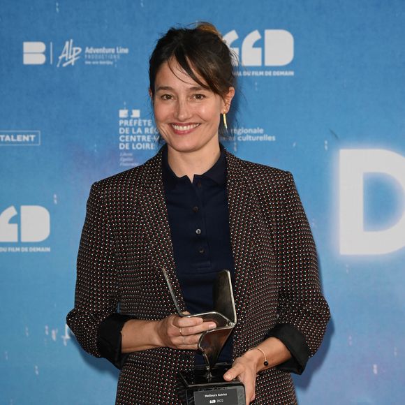 Marie Gillain (meilleure actrice pour "A la folie") - Photocall de la clôture du Festival du Film de Demain (FFD) au ciné Lumière à Vierzon le 5 juin 2022.

© Coadic Guirec / Bestimage