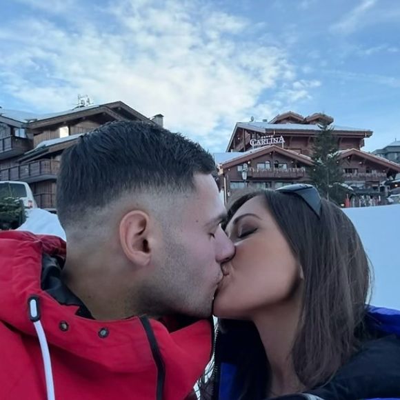 Une heureuse nouvelle qui a suscité de nombreux messages de la part des abonnés fidèles d'Elsa Esnoult.

Elsa Esnoult et son compagnon Alexis sur Instagram