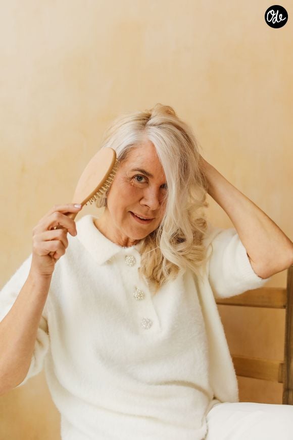 Face à cette métamorphose, deux options s'imposent : la coloration permanente ou l'acceptation assumée. Et si vous optez pour la deuxième, cela n'a rien d'anodin !