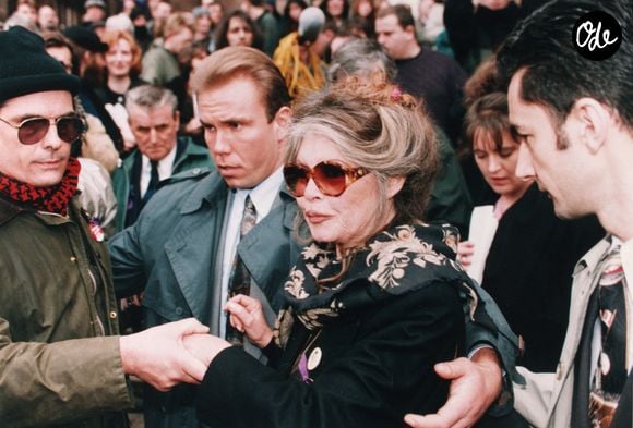 Brigitte Bardot aux funérailles de Jill Phipps, en 1995. Photo : The Times/News Licensing/ABACAPRESS.COM