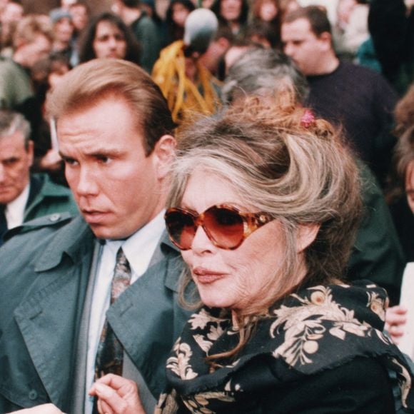 Brigitte Bardot aux funérailles de Jill Phipps, en 1995. Photo : The Times/News Licensing/ABACAPRESS.COM