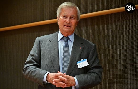 Ce rachat a marqué le début d'une renaissance spectaculaire pour le Domaine de La Croix, un terroir mythique chargé d'histoire et fondé en 1882 par Albert de Vrégille.

Vincent Bolloré auditionné par la Commission d'enquête sur la neutralité, le fonctionnement et le financement de l'audiovisuel public à l'Assemblée nationale à Paris, le 24 mars 2026.
© Christian Liewig / Bestimage