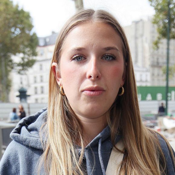 Exclusif - La chanteuse belge Helena Bailly - Les célébrités quittent les studios de RTL à Neuilly-sur-Seine, le 10 septembre 2024. 
© Jonathan Rebboah / Panoramic / Bestimage
