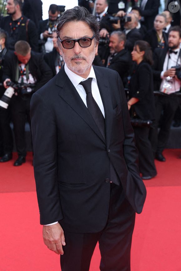 Yvan Attal sur le tapis rouge du film The Phoenician Scheme lors du 78ème Festival de Cannes au Palais des Festivals le 18 mai 2025 à Cannes, France.© Jerome Domine/ABACAPRESS.COM