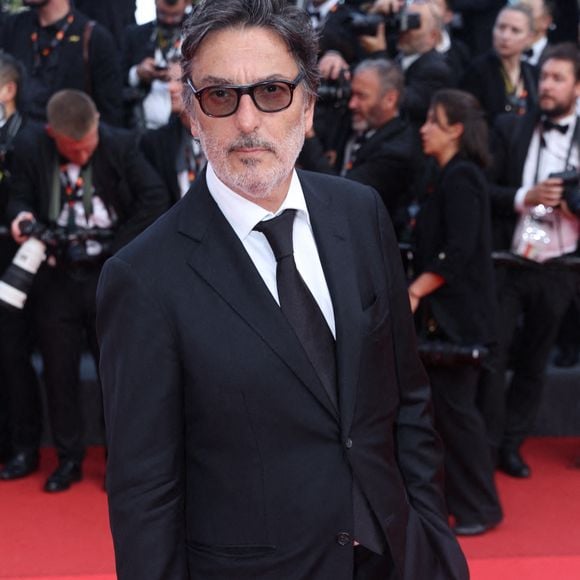 Yvan Attal sur le tapis rouge du film The Phoenician Scheme lors du 78ème Festival de Cannes au Palais des Festivals le 18 mai 2025 à Cannes, France.© Jerome Domine/ABACAPRESS.COM