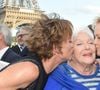 Qui n'est autre que Line Renaud

Line Renaud entre Muriel Robin et sa compagne Anne Le Nen - Soirée du 90ème anniversaire de Line Renaud sur le Bateau Potel et Chabot "Pavillon Seine" à Paris le 2 juillet 2018. © Coadic Guirec/Bestimage