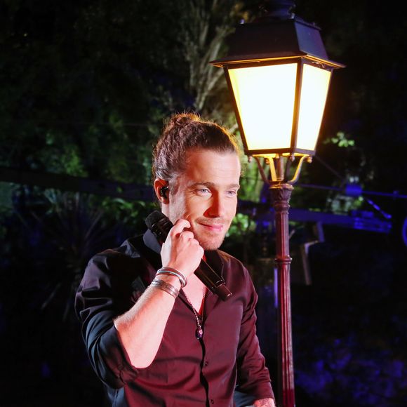 Exclusif - Julien Doré à l'enregistrement de l'émission "On n'est pas couché" à la Villa Domergue lors du 70ème Festival International du Film de Cannes, le 24 mai 2017. 

Photo : Denis Guignebourg / Bestimage