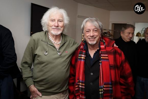 Exclusif - Hugues Aufray, Hervé Vilard en backstage du concert de Hugues Aufray au Le Dôme de Paris - Palais des Sports le 9 novembre 2025.

© Jack Tribeca / Bestimage